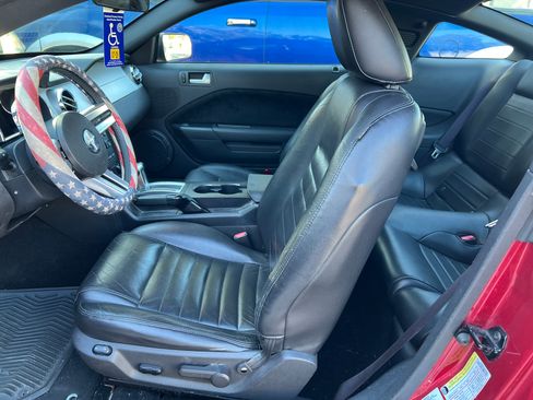 Used 2005 Ford Mustang GT image 2