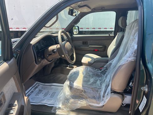 Used 2000 Toyota Tacoma PreRunner image 9