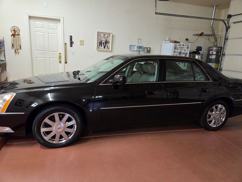 Used 2008 Cadillac DTS Performance image 2
