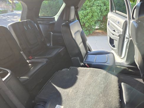 Used 2016 Ford Explorer XLT w/ Equipment Group 202A image 14
