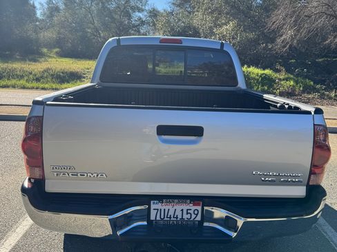 Used 2005 Toyota Tacoma PreRunner image 20