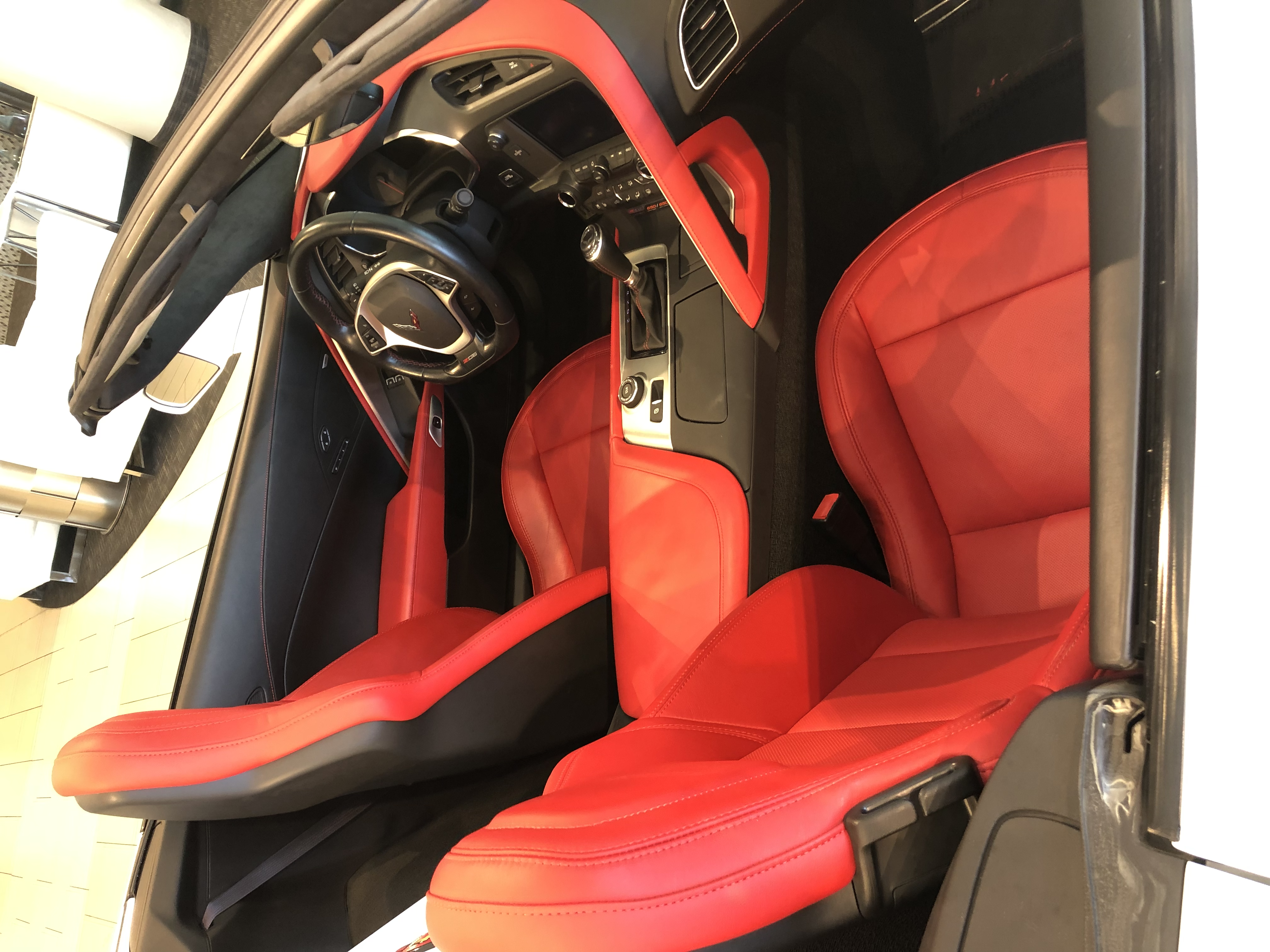 Used 2015 Chevrolet Corvette Z06 w/ 3LZ Preferred Equipment Group RWD image 2