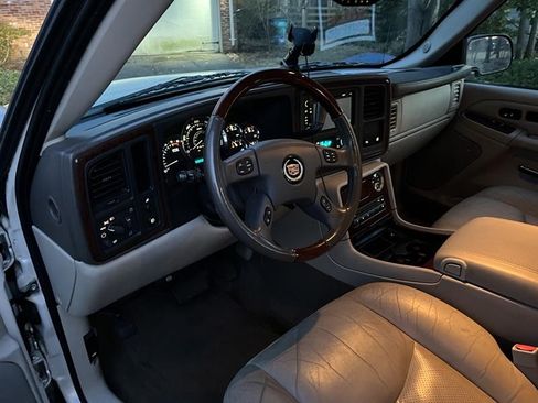 Used 2006 Cadillac Escalade EXT image 5