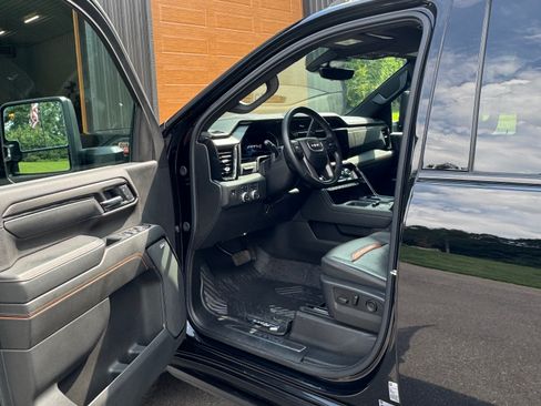 Used 2025 GMC Sierra 2500 AT4 w/ AT4 Premium Plus Package AWD/4WD image 6