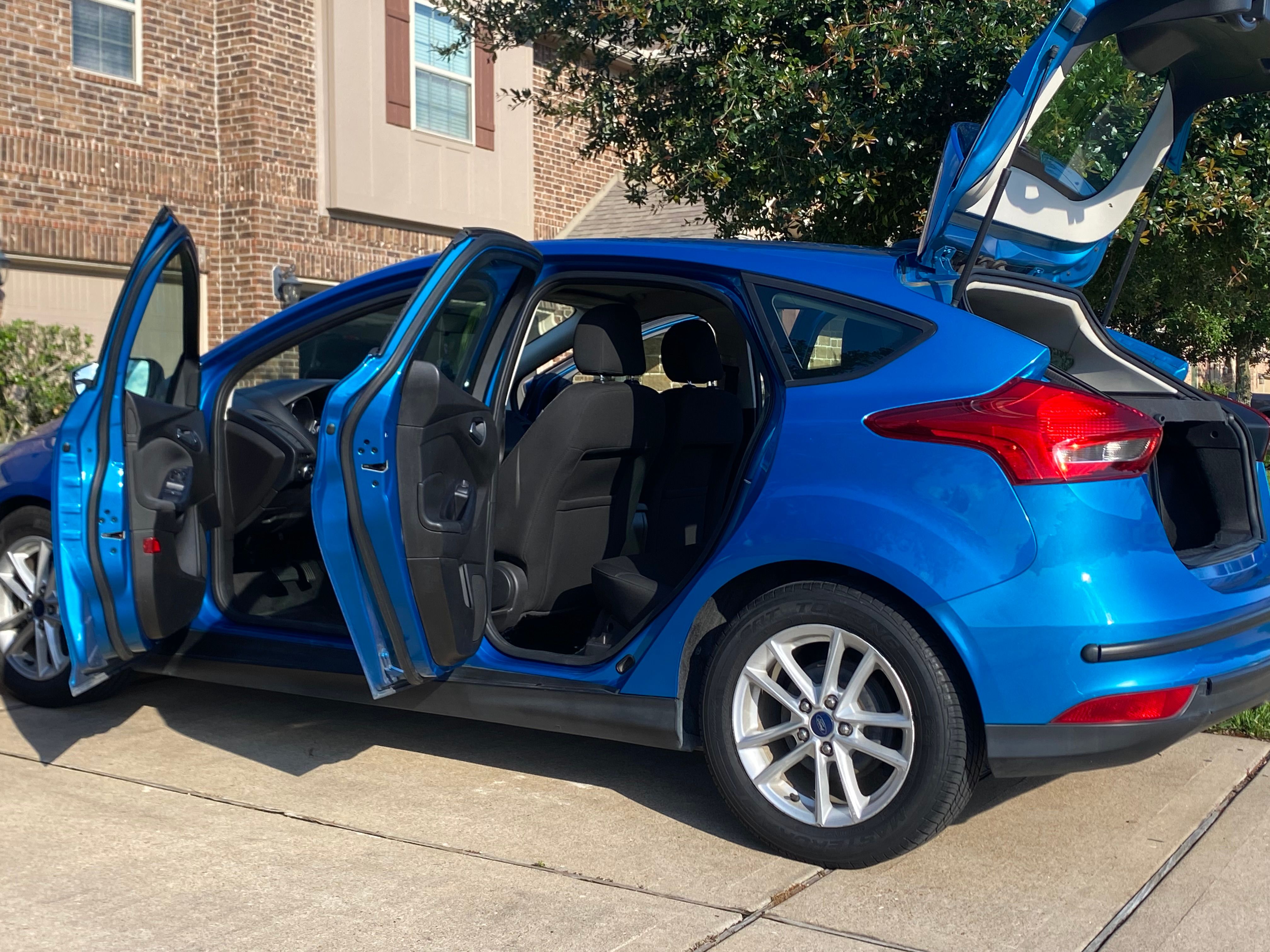 Used 2015 Ford Focus SE w/ SE Cold Weather Package FWD image 6