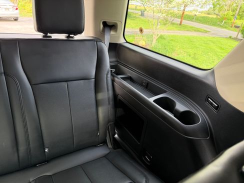 Used 2024 Ford Expedition XLT AWD/4WD image 14