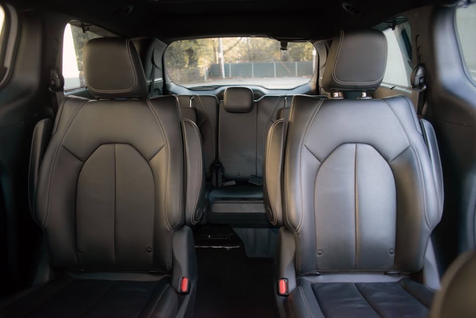Used 2021 Chrysler Pacifica Touring-L w/ S Appearance Package FWD image 18