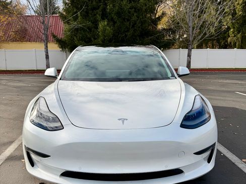 Used 2022 Tesla Model 3 image 2