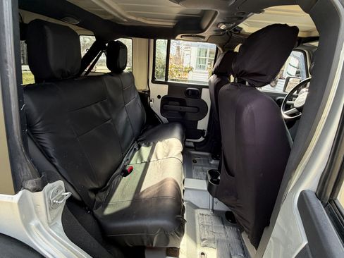 Used 2008 Jeep Wrangler Unlimited Sahara w/ Dual Top Group image 12