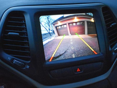 Used 2014 Jeep Cherokee Limited w/ Luxury Group image 16