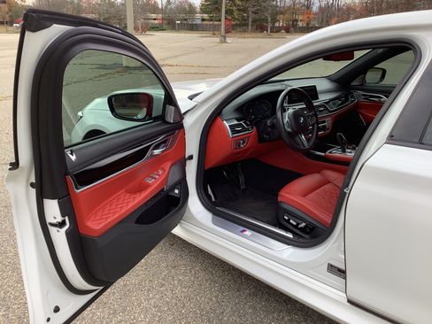 Used 2020 BMW 750i xDrive w/ Autobahn Package image 15