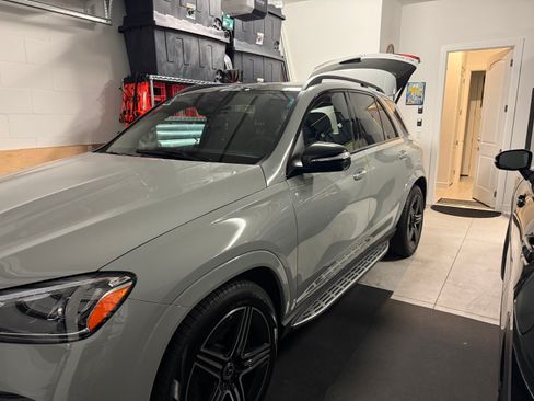Used 2025 Mercedes-Benz GLE 450e 4MATIC image 1