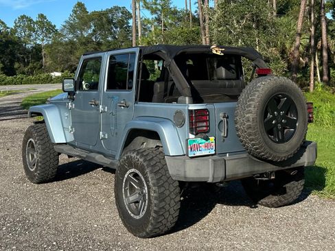 Used 2012 Jeep Wrangler Unlimited Sahara AWD/4WD image 10