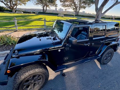 Used 2012 Jeep Wrangler Unlimited Sahara w/ Dual Top Group image 5