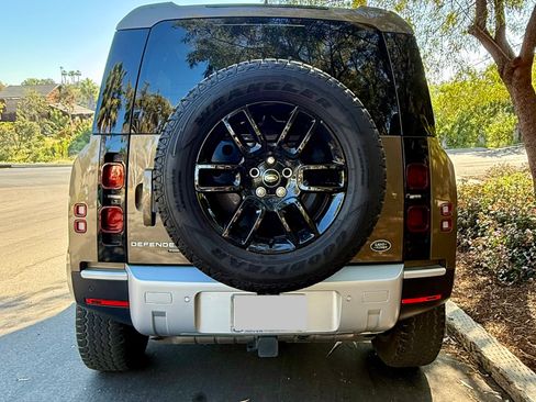 Used 2023 Land Rover Defender 90 SE image 6