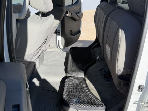 Used 2017 Nissan Frontier SV image 12