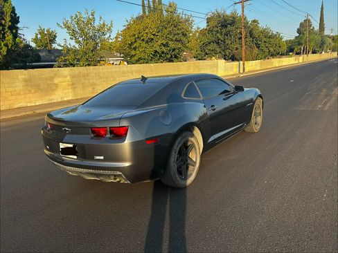 Used 2010 Chevrolet Camaro LT RWD image 2