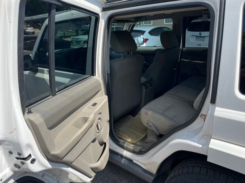 Used 2006 Jeep Commander 4WD image 14