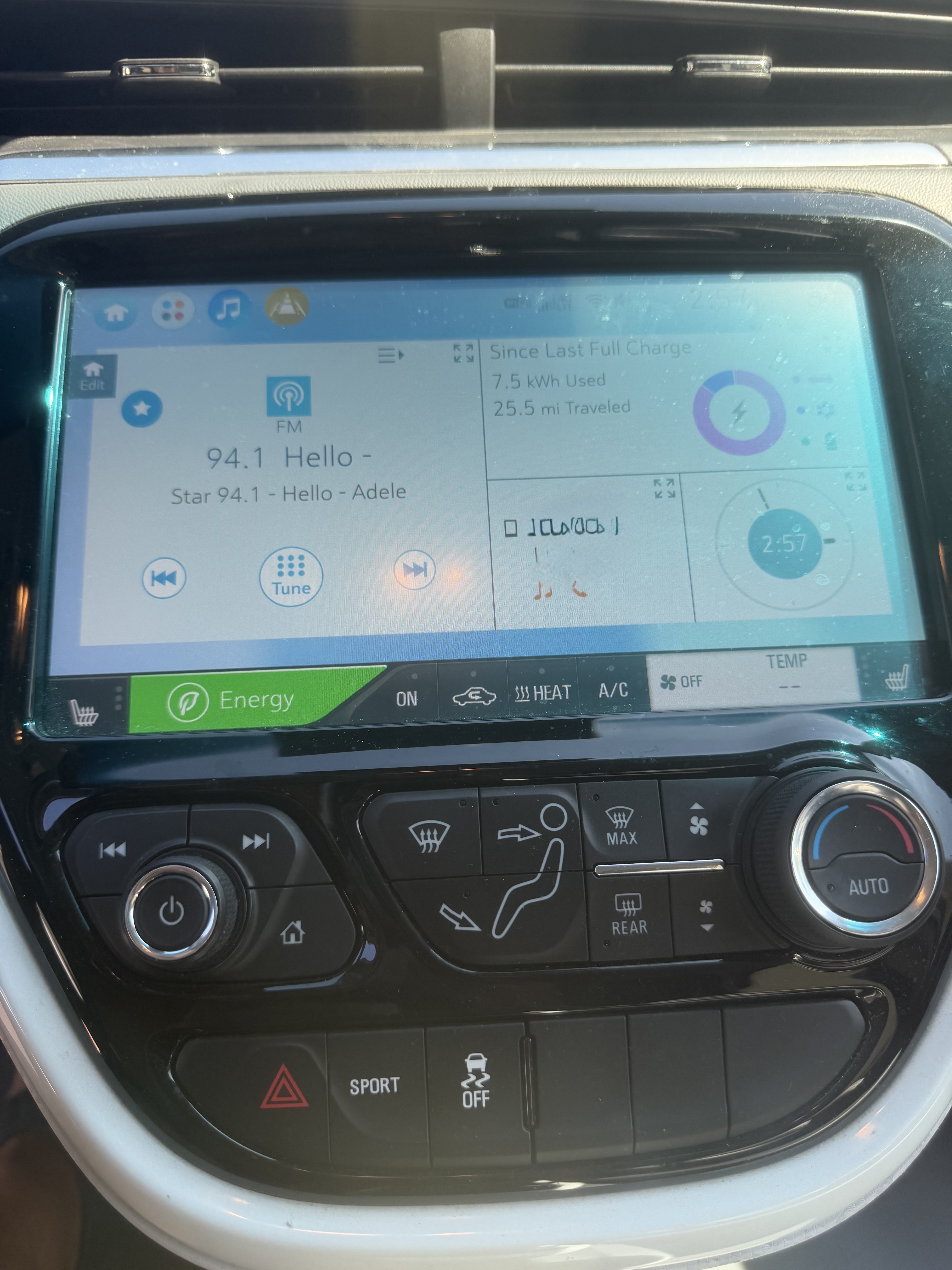 Used 2020 Chevrolet Bolt Premier w/ Infotainment Package FWD image 24