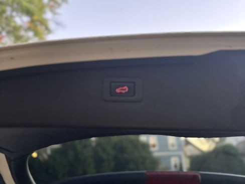 Used 2018 Subaru Outback 2.5i Premium image 12