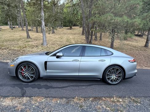 Used 2019 Porsche Panamera GTS AWD/4WD image 4