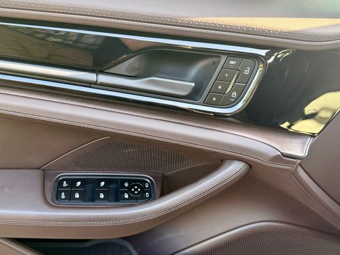 Used 2024 Porsche Panamera image 25