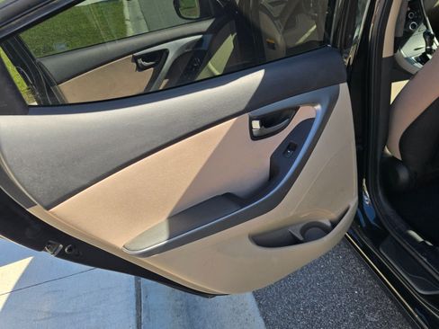 Used 2016 Hyundai Elantra SE w/ Option Group 02 image 17