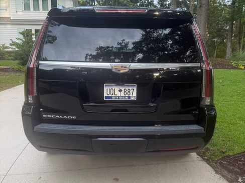 Used 2020 Cadillac Escalade Premium Luxury AWD/4WD image 5