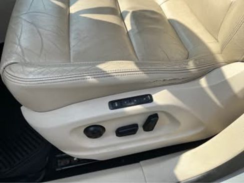 Used 2010 Volkswagen Tiguan SE image 9