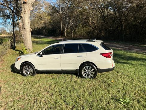 Used 2017 Subaru Outback 2.5i Touring image 4
