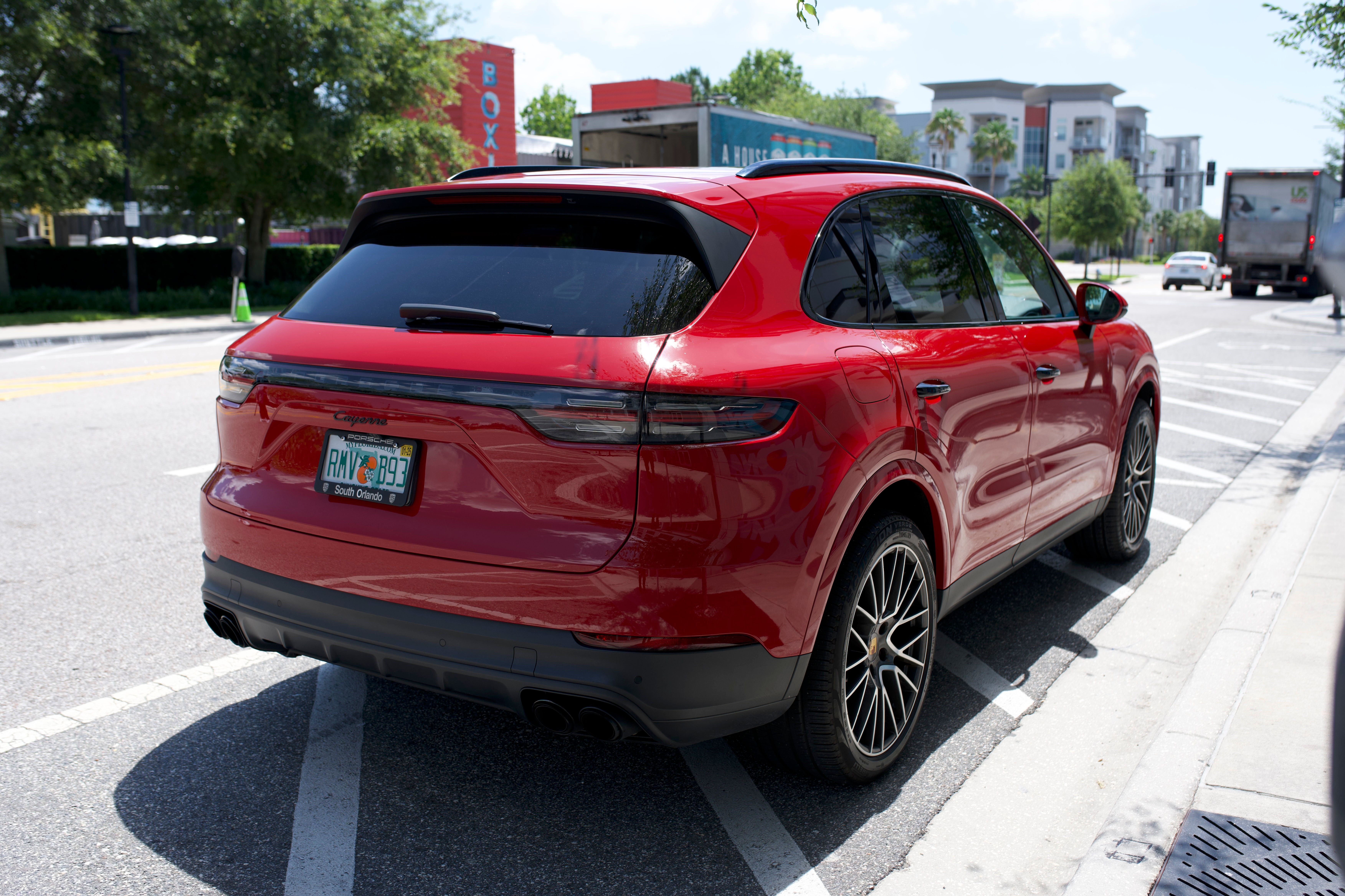 Used 2021 Porsche Cayenne w/ Premium Package AWD/4WD image 4