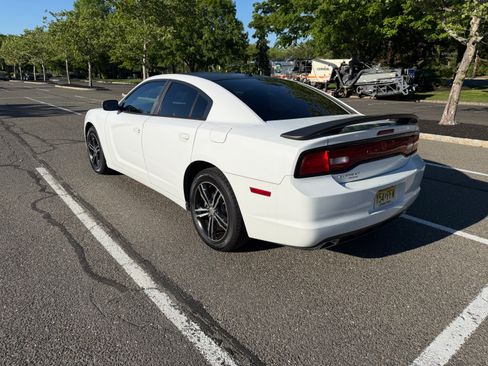 Used 2013 Dodge Charger SXT AWD/4WD image 4