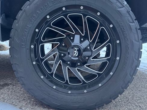 Used 2021 GMC Canyon Denali image 2