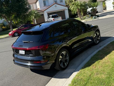 Used 2021 Audi e-tron Premium w/ Convenience Plus Package AWD/4WD image 2