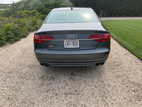 Used 2015 Audi S8 image 21