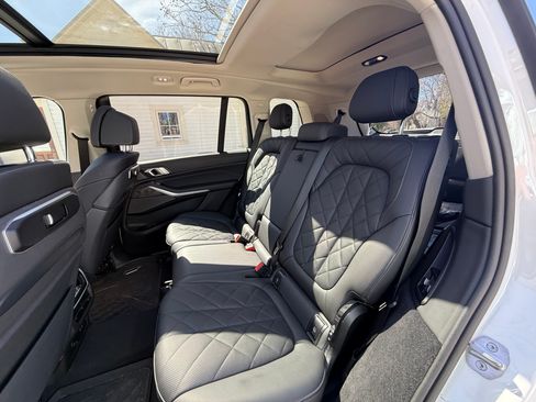 Used 2024 BMW X7 xDrive40i image 8