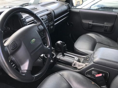 Used 2003 Land Rover Discovery S image 4