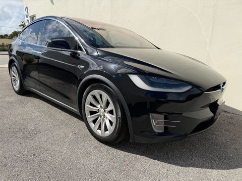 Used 2018 Tesla Model X 75D image 1