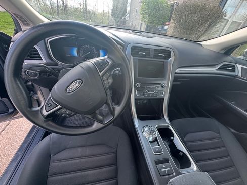 Used 2018 Ford Fusion SE image 9
