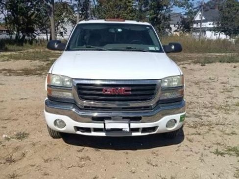 Used 2004 GMC Sierra 3500 SLT w/ Heavy-Duty Power Package image 2