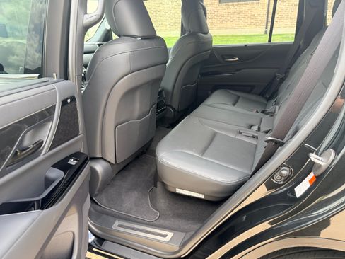 Used 2024 Lexus LX 600 4WD w/ Luxury Package image 13