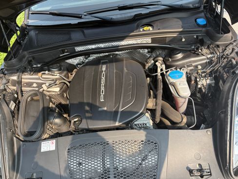 Used 2018 Porsche Macan Sport Edition AWD/4WD image 14