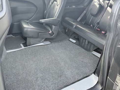 Used 2022 Chrysler Pacifica Touring-L w/ S Appearance Package FWD image 6