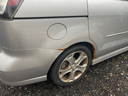 Used 2009 MAZDA MAZDA5 Touring image 11