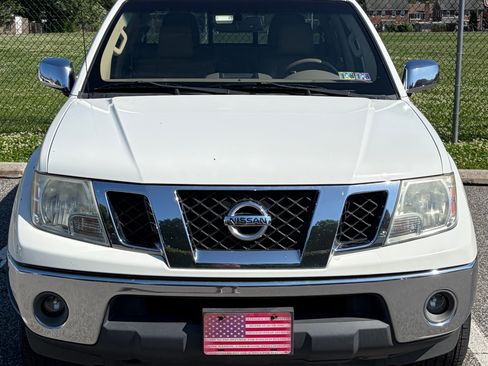 Used 2015 Nissan Frontier SL AWD/4WD image 2
