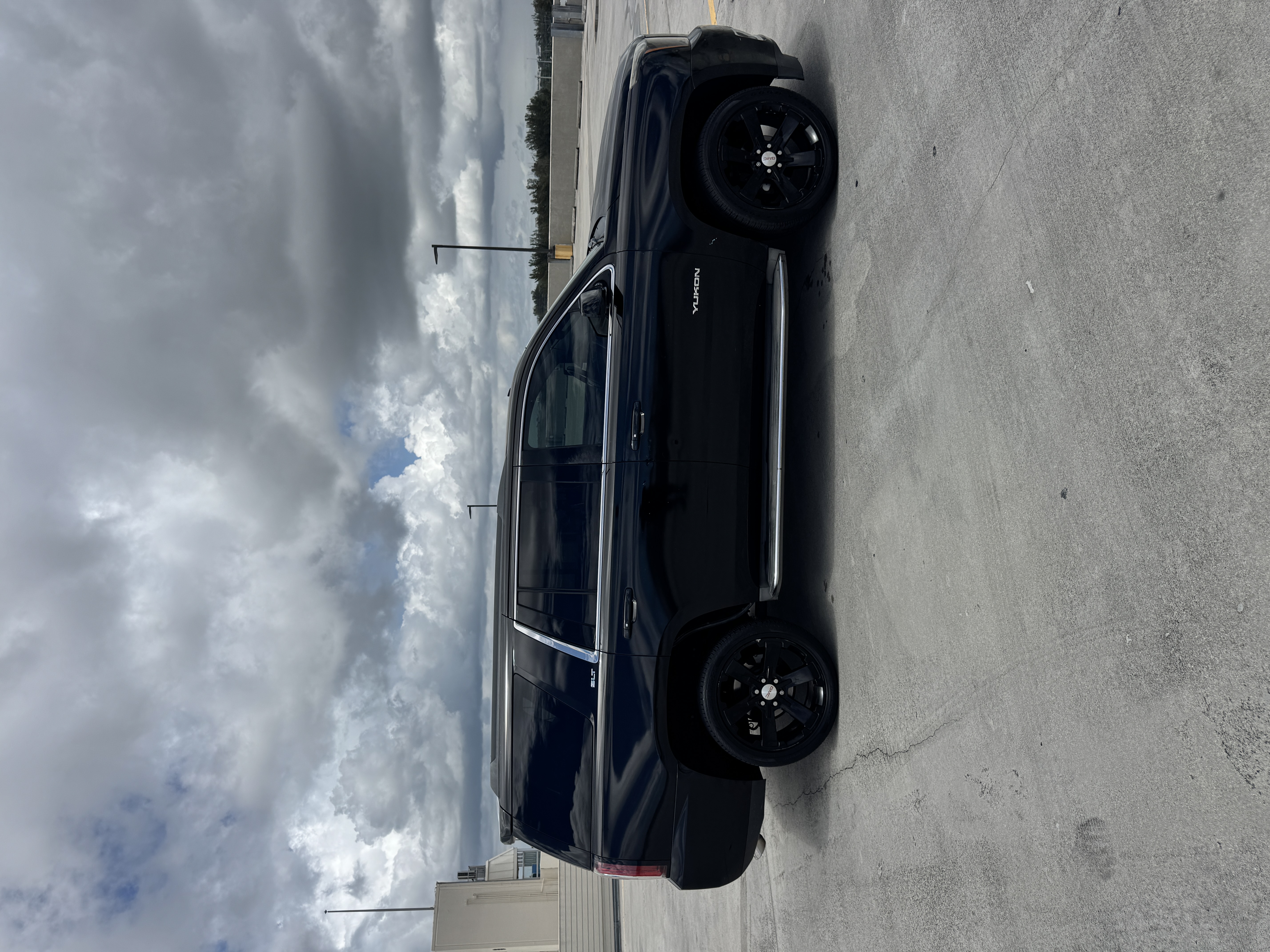 Used 2015 GMC Yukon SLT RWD image 4