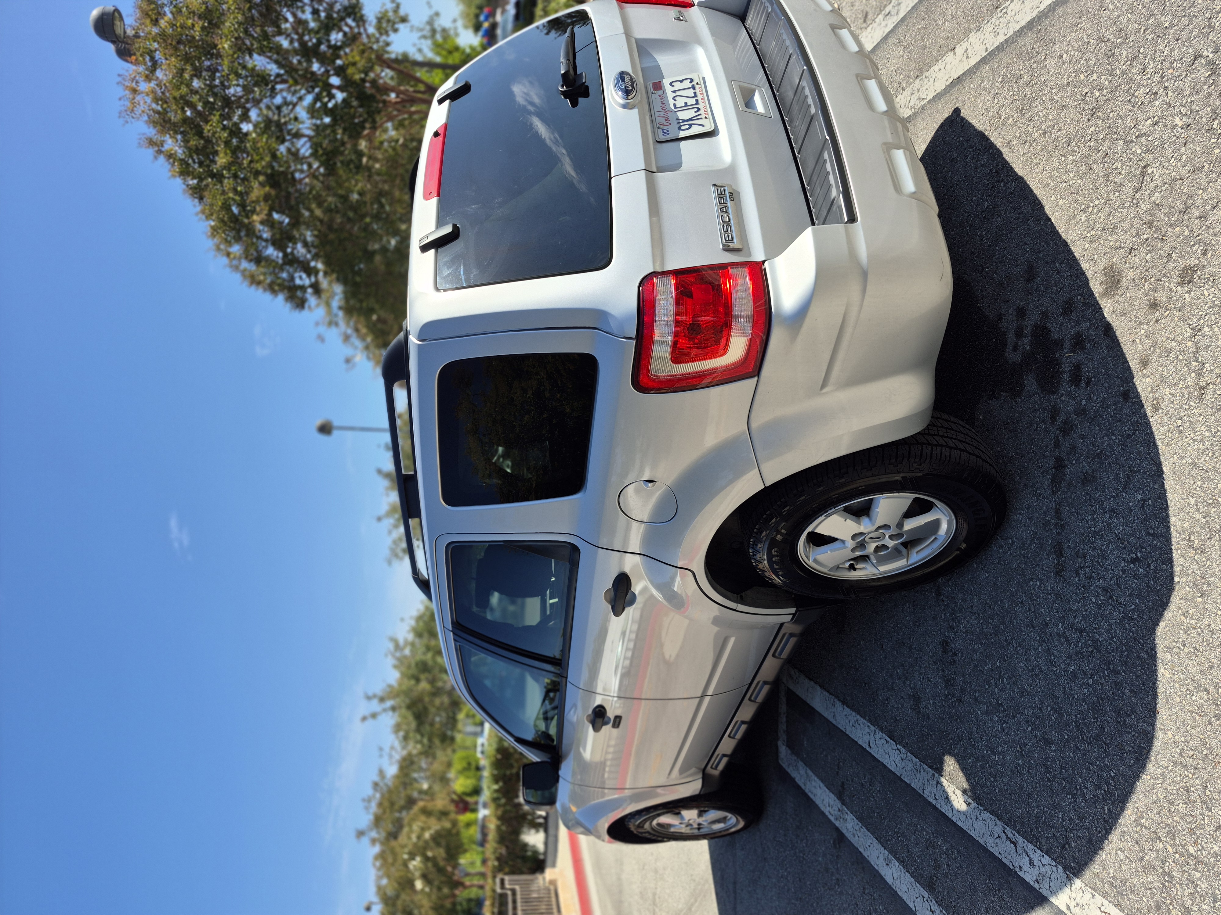 Used 2011 Ford Escape XLT AWD/4WD image 5