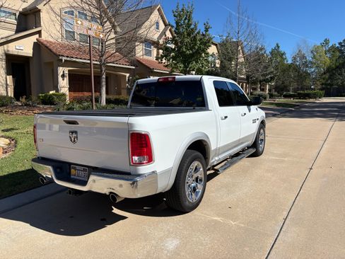 Used 2017 RAM 1500 Laramie w/ Convenience Group image 4