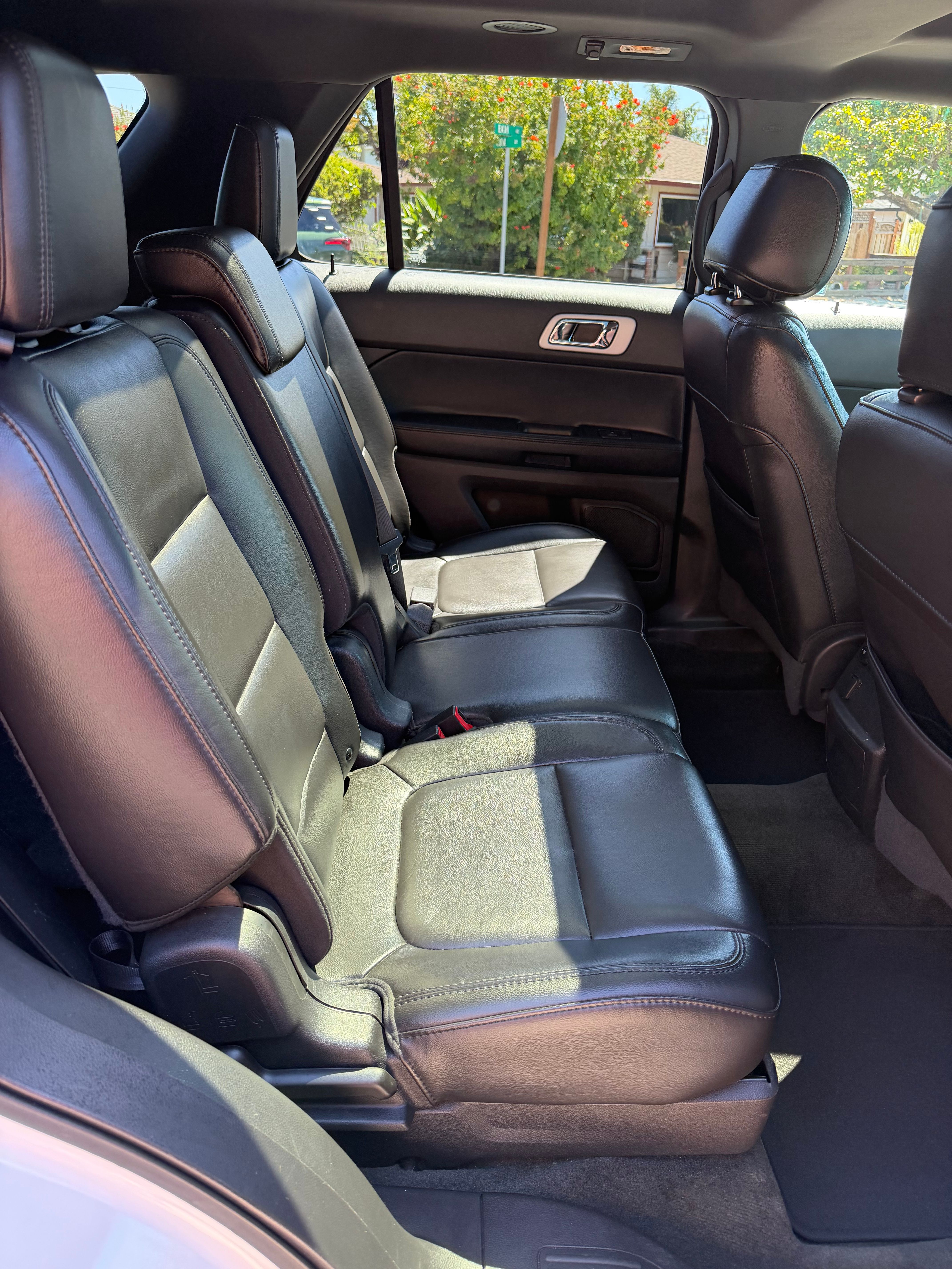 Used 2015 Ford Explorer XLT w/ Equipment Group 202A FWD image 8