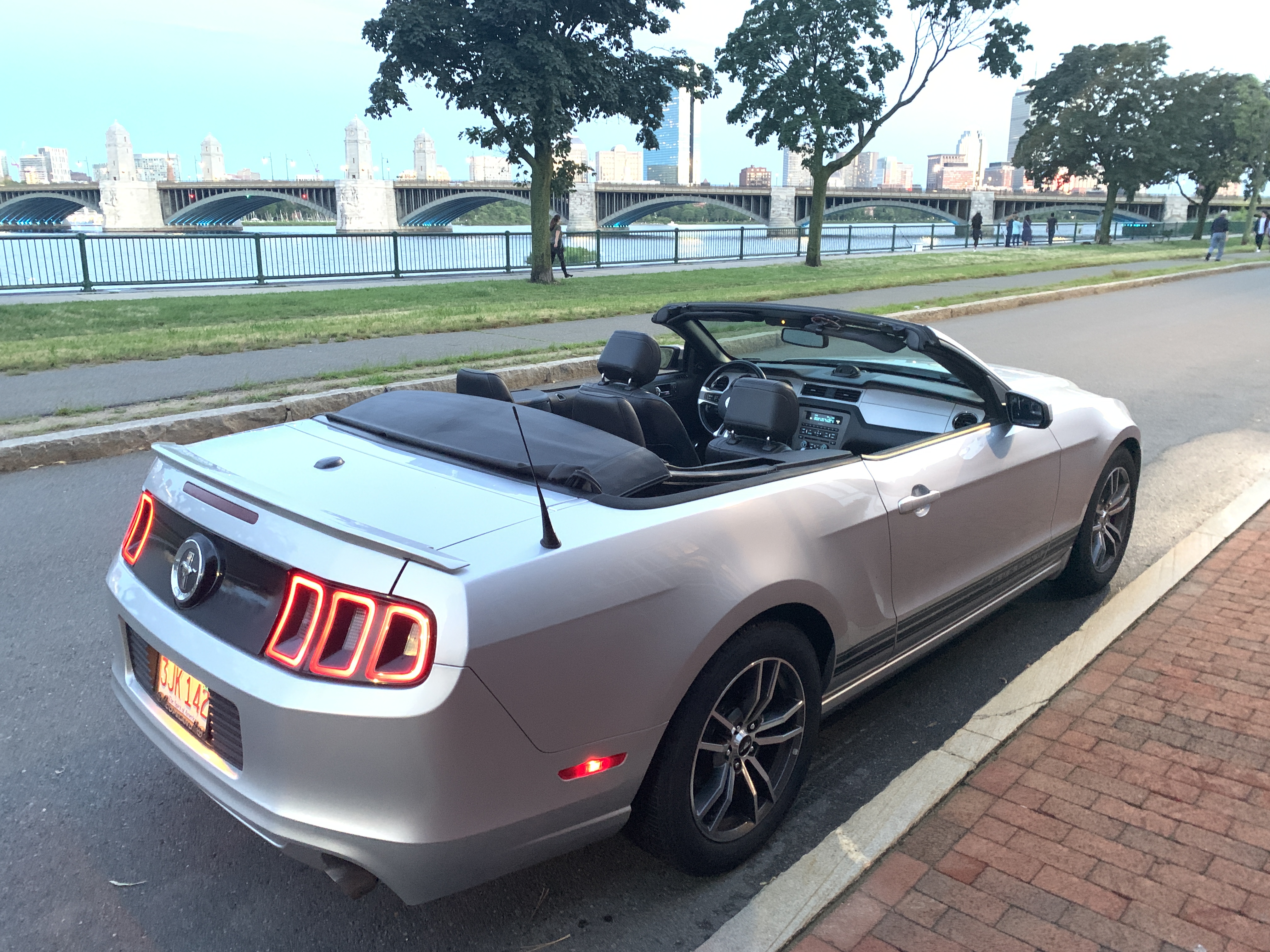 Used 2013 Ford Mustang Premium RWD image 6